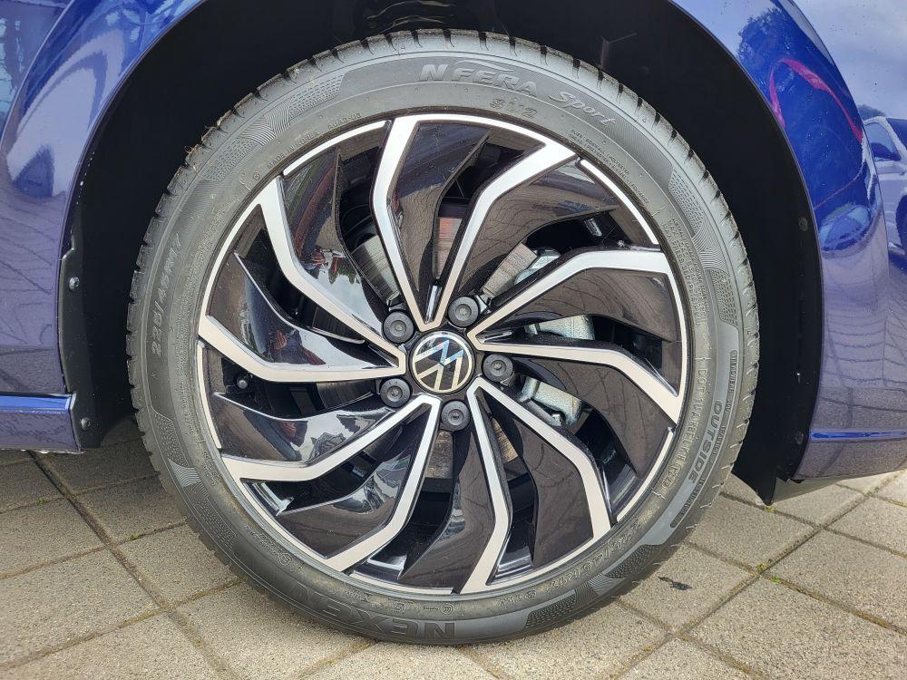 Volkswagen Golf Style Variant