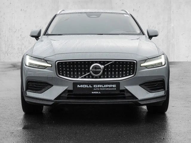 Volvo V60 Cross Country AWD Plus