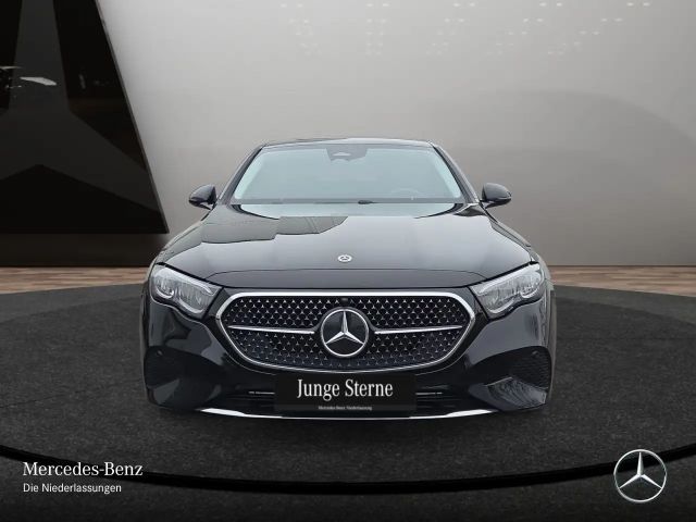 Mercedes-Benz E 200 AVANTGARDE Sedan