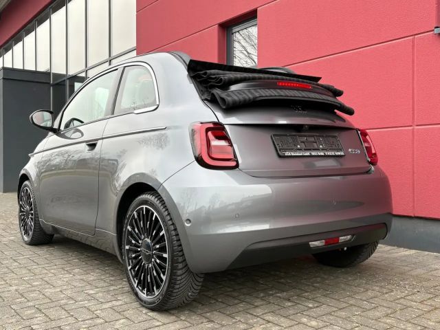 Fiat 500e La Prima