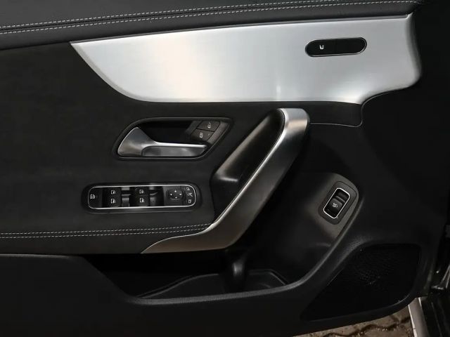 Mercedes-Benz CLA 200 AMG Line Coupé