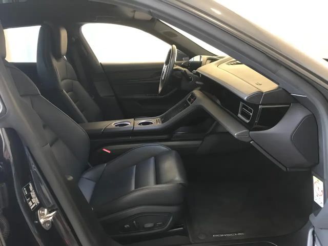 Porsche Taycan 4 Cross Turismo