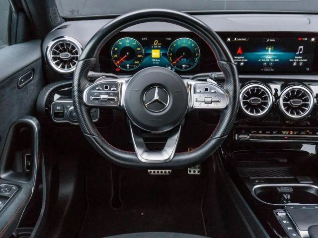 Mercedes-Benz A 250 A 250 e AMG Line