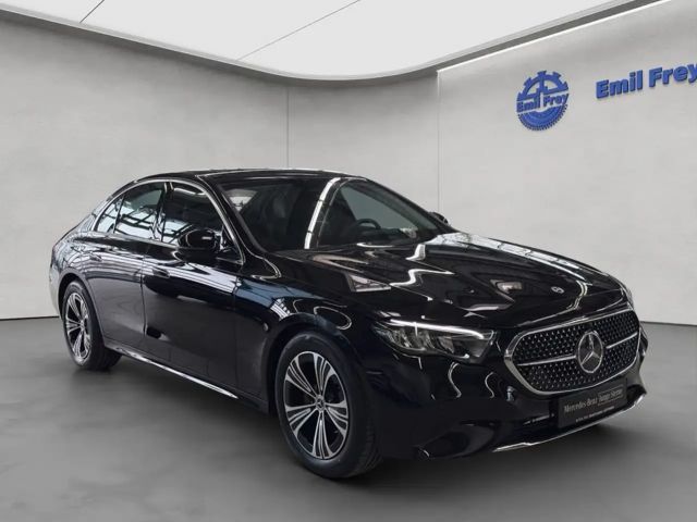 Mercedes-Benz E 200 Sedan