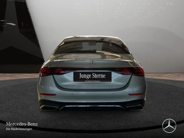 Mercedes-Benz E 200 AMG Line Sedan