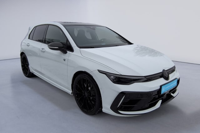 Volkswagen Golf Black Edition AKRA+PANO+Head-up+HARMAN+