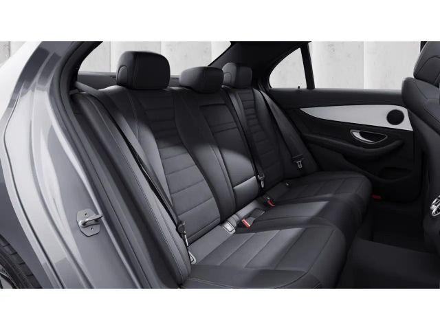 Mercedes-Benz E 200 AMG Line Sedan