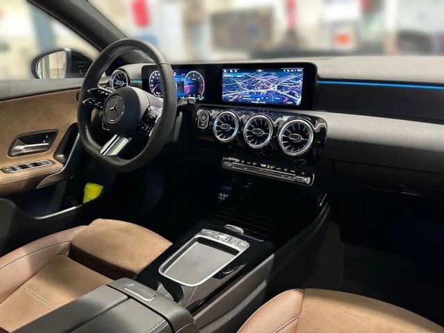 Mercedes-Benz A 220 A 220 d AMG Line Premium