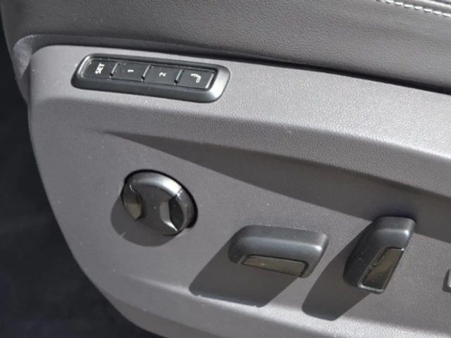 Volkswagen Multivan 2.0 TDI DSG Style T7