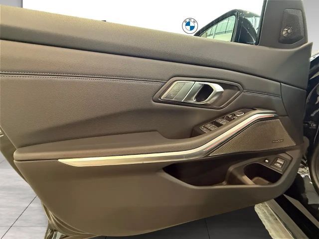 BMW 330 330e M-Sport xDrive