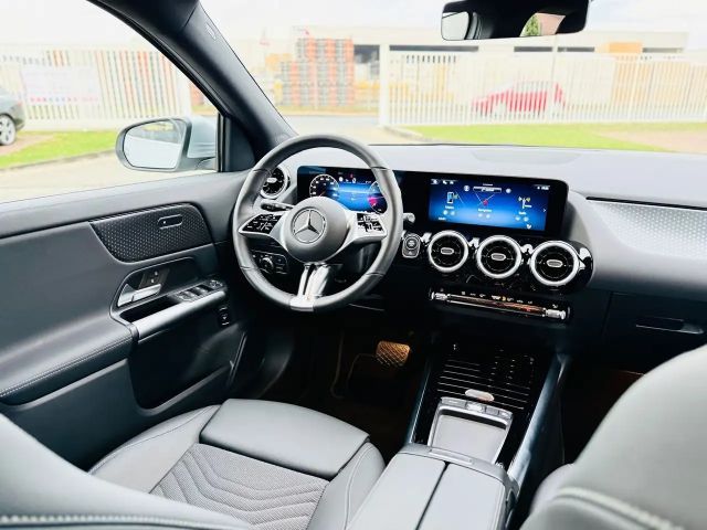 Mercedes-Benz GLA 200 Progressive Sedan