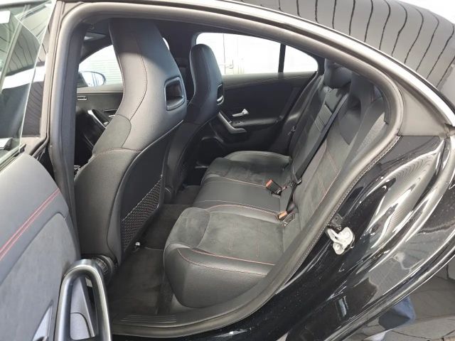 Mercedes-Benz CLA 180 AMG Line Coupé