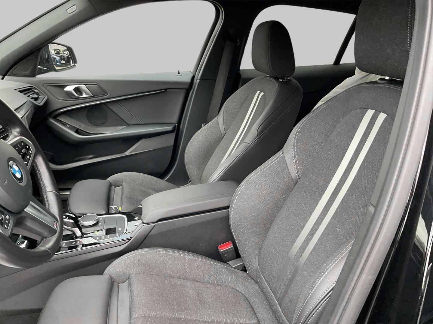 BMW 118 118i Sedan Sport Line