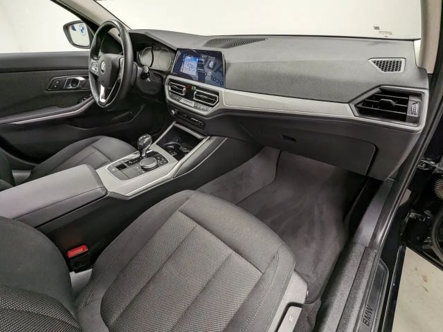 BMW 330 330e Sedan