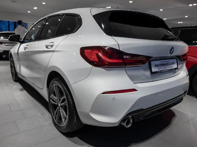 BMW 118 118i Sedan Sport Line