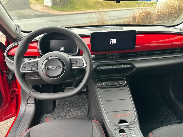 Fiat 600e RED / CarPlay / LED