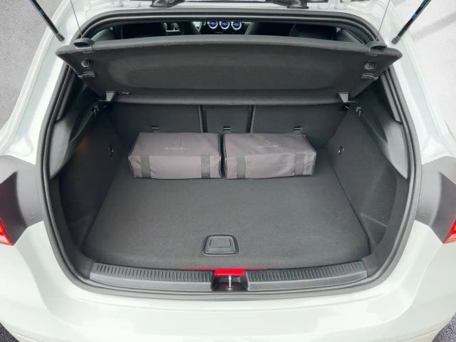 Mercedes-Benz A 250 A 250 e AMG Line