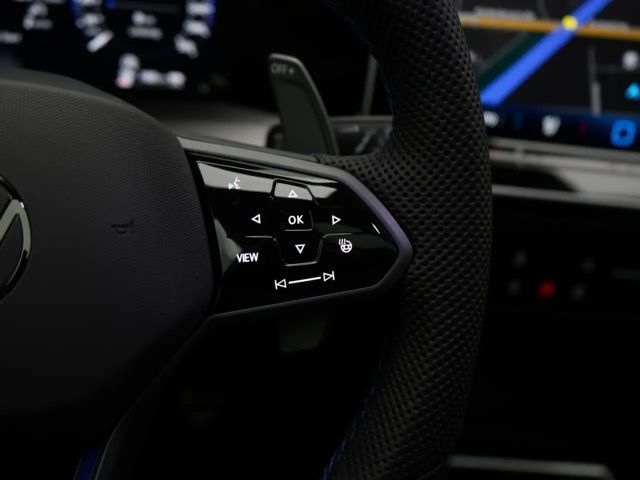 Volkswagen Golf Black Edition PANO HUD AHK 360° ACC MA