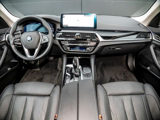 BMW 530 530e Luxury Line Sedan xDrive