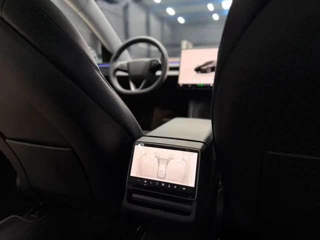 Tesla Model 3 RWD