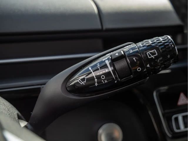 Hyundai Staria Signature