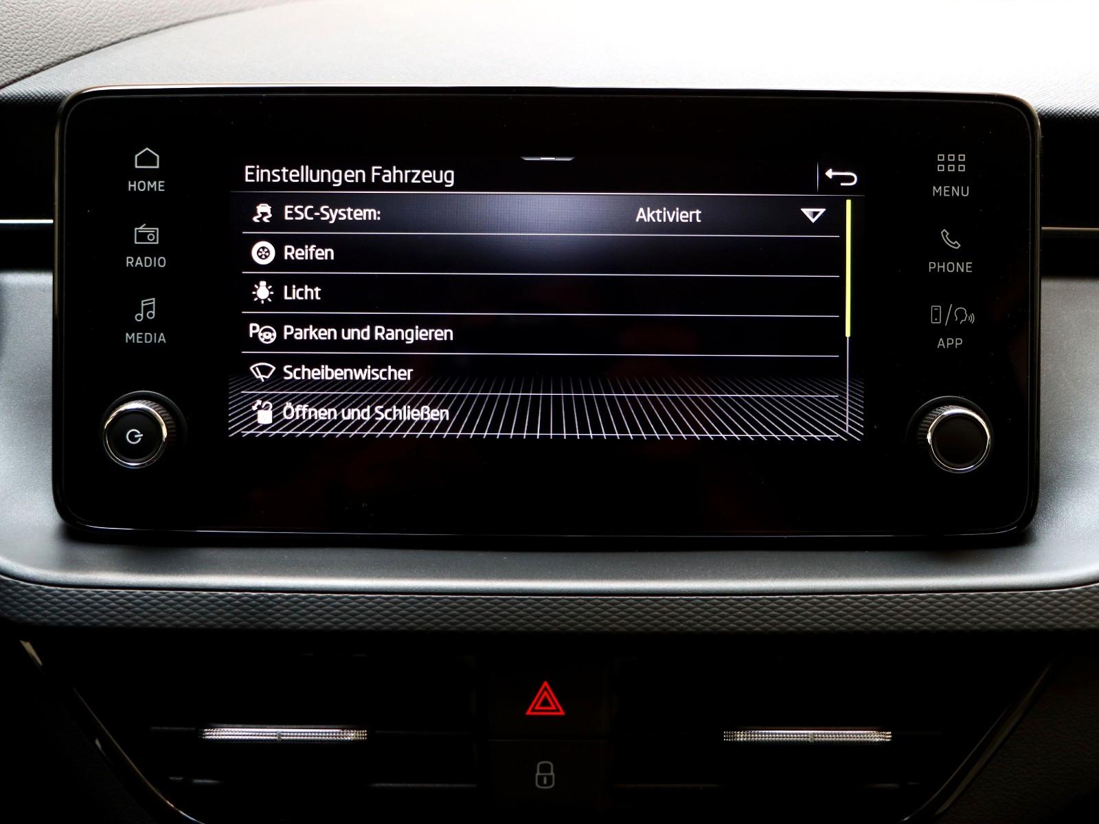 Skoda Scala 1.0 Essence DSG 116PS-AHK LED PDC Tempomat