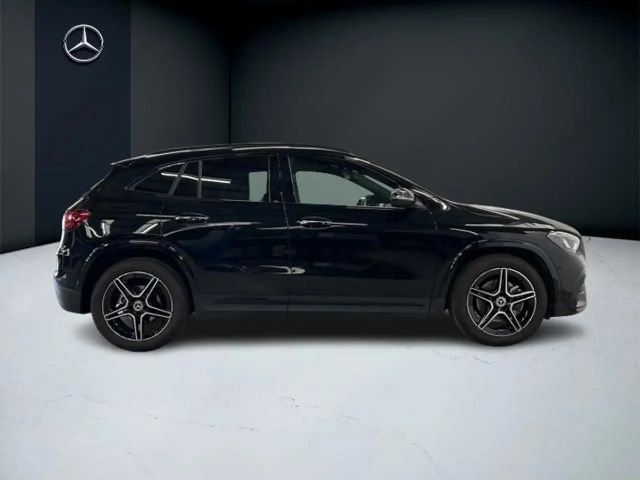 Mercedes-Benz GLA 180 AMG Line