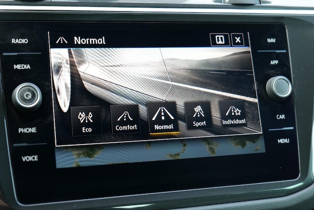 Volkswagen Tiguan 2.0 TDI DSG R-Line Style