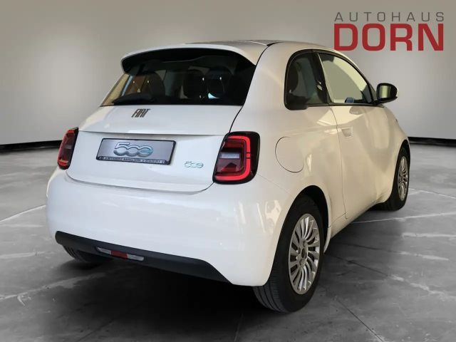 Fiat 500e LED-Tagfahrlicht Navigation DAB+ Klimaautomatik
