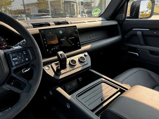 Land Rover Defender 110