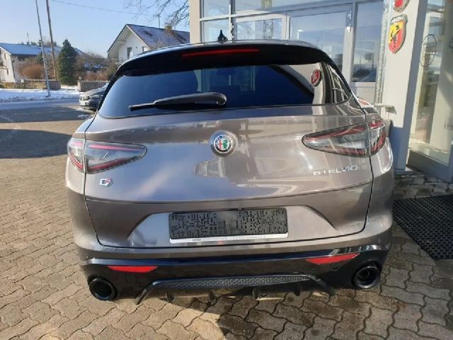 Alfa Romeo Stelvio Q4 Veloce