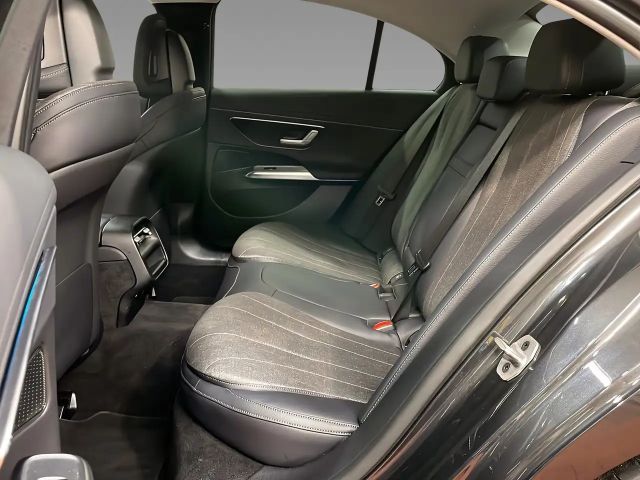 Mercedes-Benz E 200 AVANTGARDE Sedan