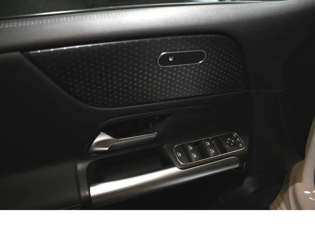 Mercedes-Benz B 200 Sedan