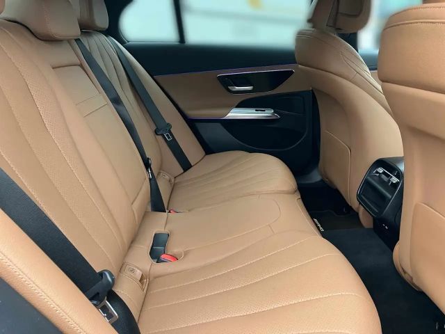 Mercedes-Benz E 200 AMG Line Sedan