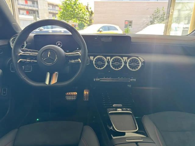 Mercedes-Benz CLA 200 AMG Line Shooting Brake