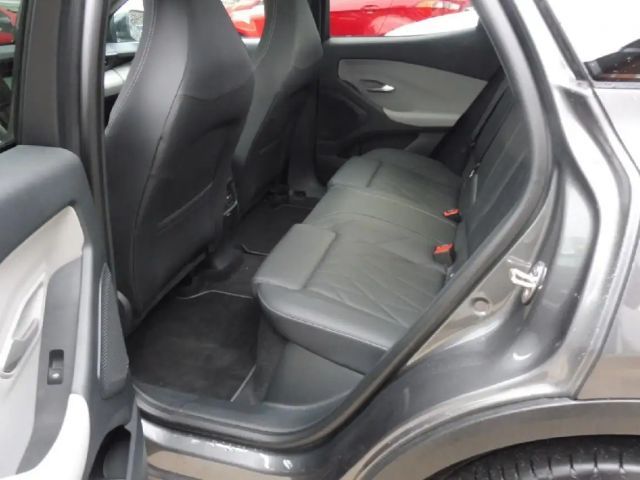 Ford Explorer Premium RWD