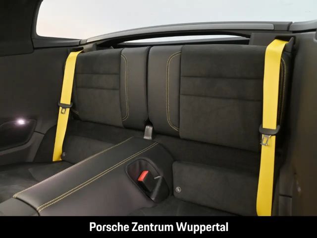 Porsche 992 4 Coupé GTS Targa