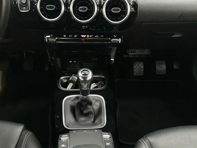 Mercedes-Benz A 180 A 180 d