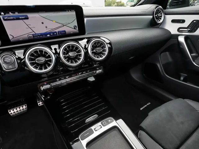 Mercedes-Benz CLA 200 AMG Line Coupé