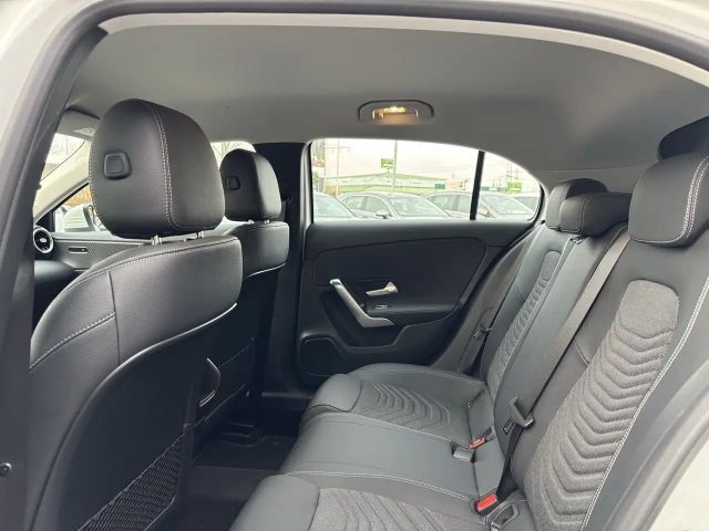 Mercedes-Benz A 180 A 180 PROGR+MBUX+MULTIBEAM+KAMERA+ASSIST+SHZ+DAB