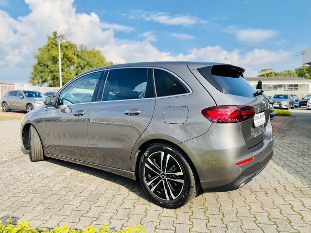 Mercedes-Benz B 200 Progressive Sedan