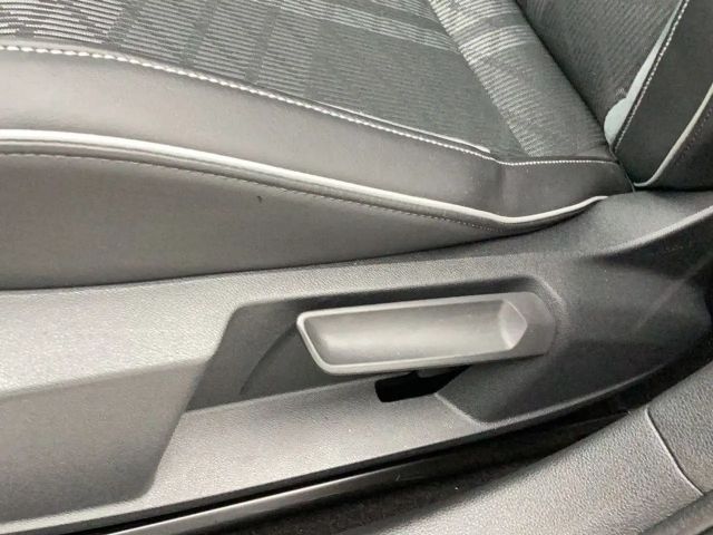 Volkswagen Golf 1.5 eTSI DSG Golf VIII R-Line