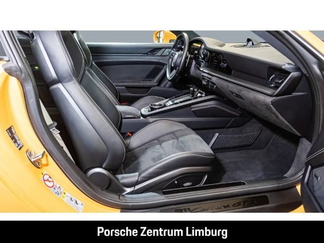 Porsche 992 Carrera Coupé GTS