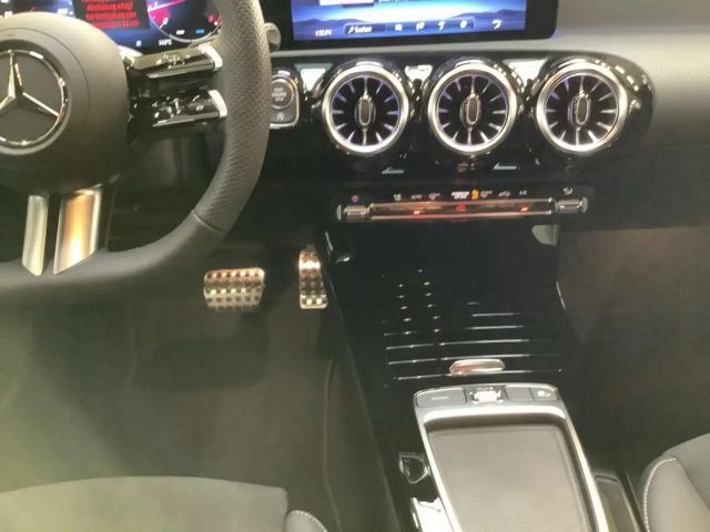 Mercedes-Benz CLA 200 AMG Line Shooting Brake