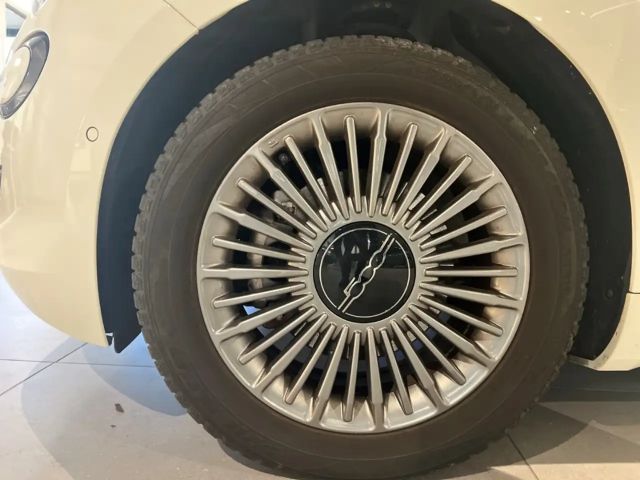 Fiat 500e Limosine 42KWH, Sitzheizung, Allwetterräder auf AL