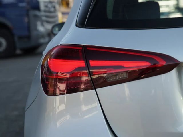 Mercedes-Benz A 180 Hatchback Progressive