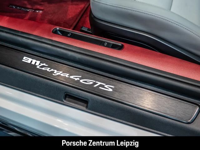 Porsche 992 4 Coupé GTS Targa