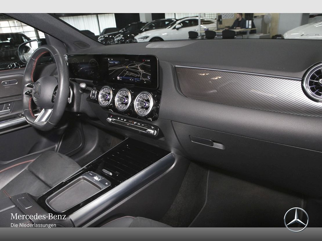 Mercedes-Benz B 200 AMG Line Sedan