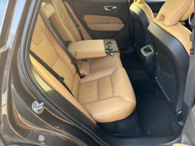 Volvo XC60 AWD Dark Plus