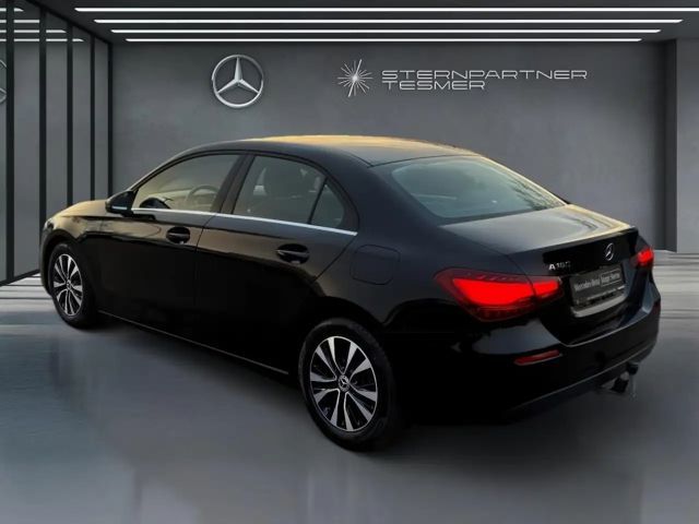 Mercedes-Benz A 180 Limousine AHK Kamera CarPlay SHZ VorrDistr